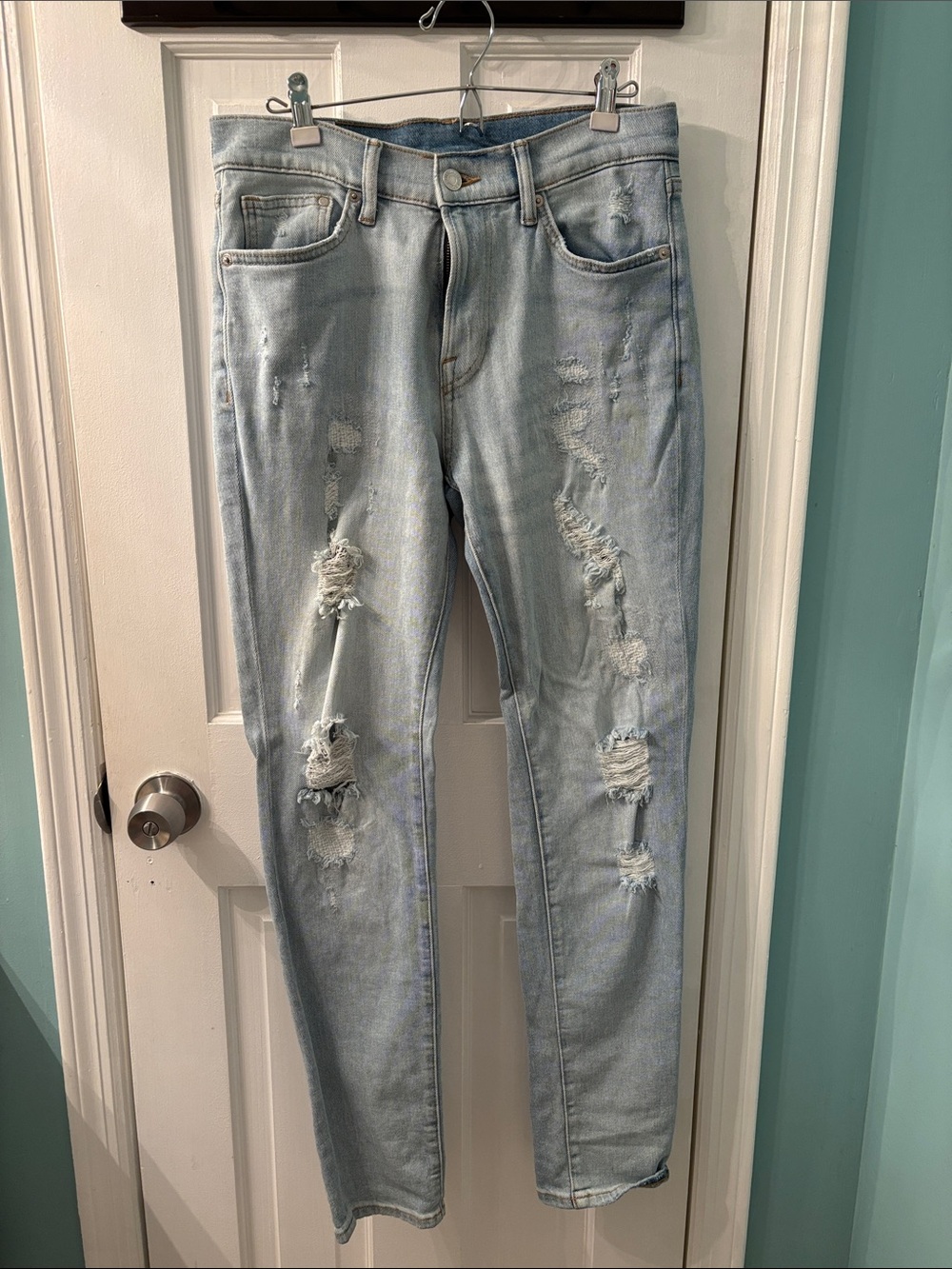 H&M Light Wash Distressed Skinny Jeans